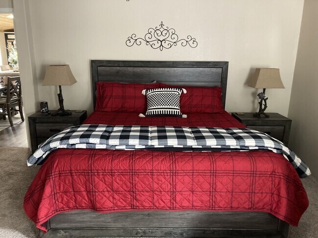 Building Photo - 3239 Pine Needle Dr