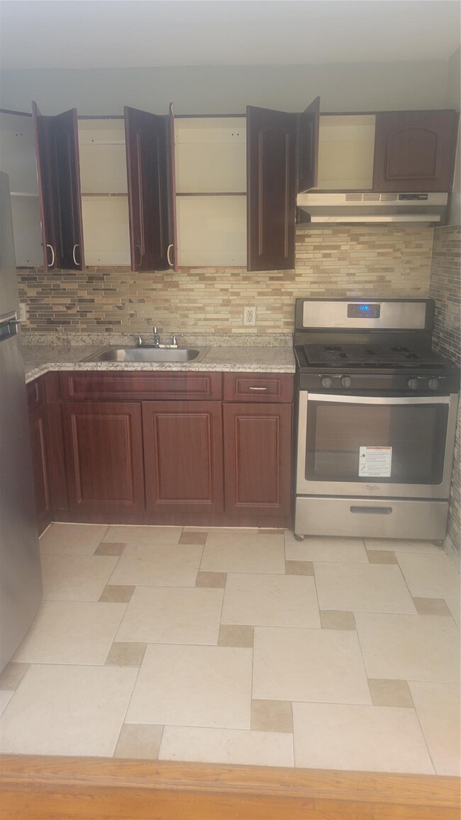 Building Photo - 361 Herzl St