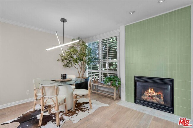 Building Photo - 927 Kings Rd