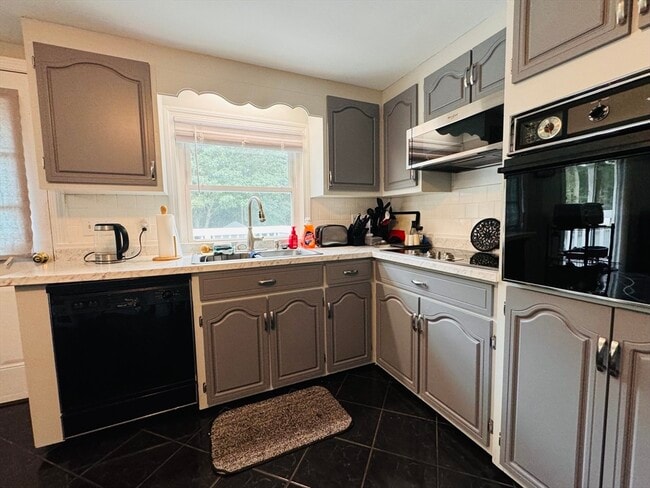 Building Photo - 18 Weaver St