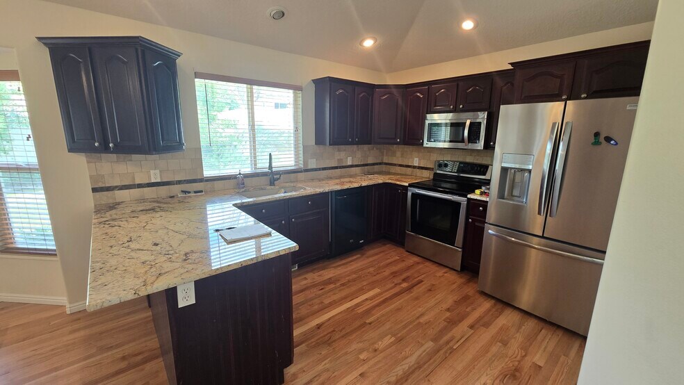 Building Photo - 1117 E 200 S