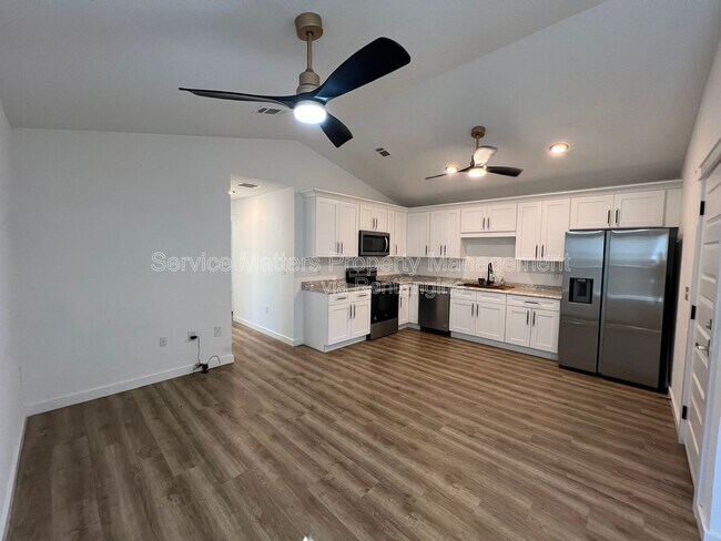 Building Photo - 3241 Damon Dr