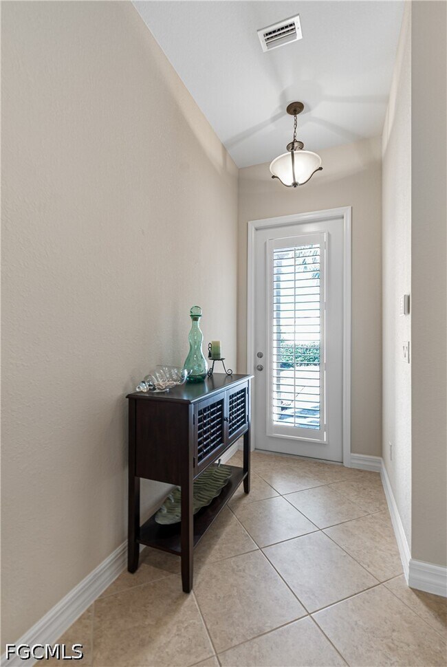 Building Photo - 10535 Carolina Willow Dr