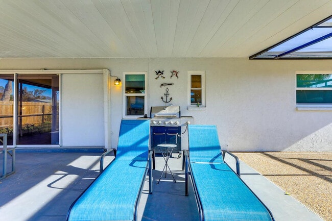 Building Photo - 3310 Siesta Dr