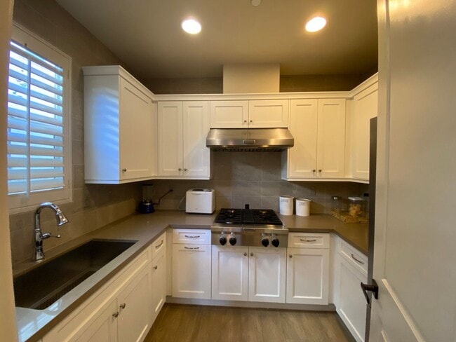 Building Photo - Exceptional Remodeled & Professionally Fur...