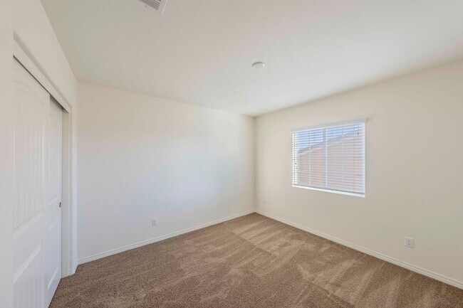 Building Photo - Large Single Family, 5 Bed 3 Bath, Corona-Norco Unified School District.