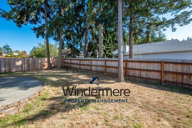 Building Photo - 3 Bedroom/2 Bath with garage home (Pet Neg...
