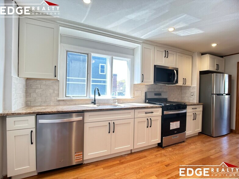 Building Photo - 82 Beechcroft St