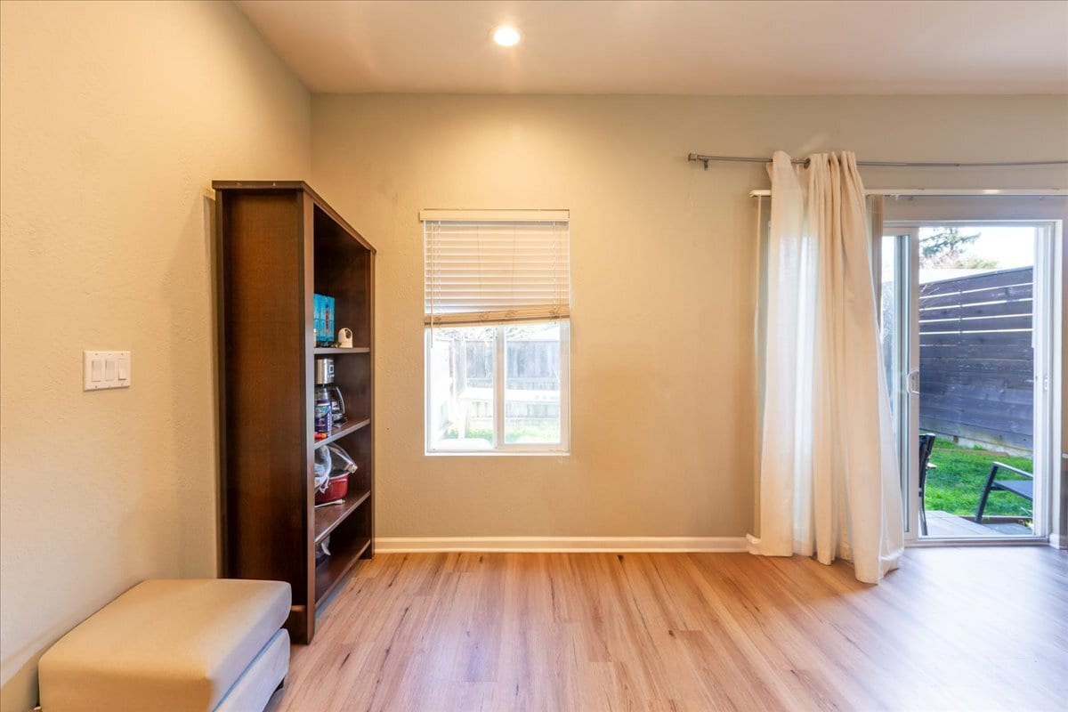 Building Photo - 1084 Portola Ave