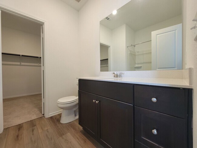 Building Photo - Spacious 3/BR, 2/BS Single-Level Home with...