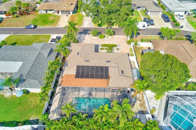 Building Photo - 3-Bedroom, 2-Bath Seminole Home – Fully Furnished & Move-In Ready!