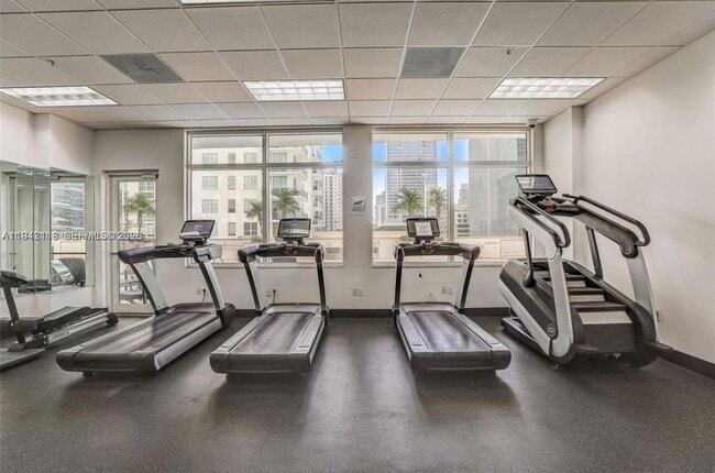 Building Photo - 1200 Brickell Bay Dr