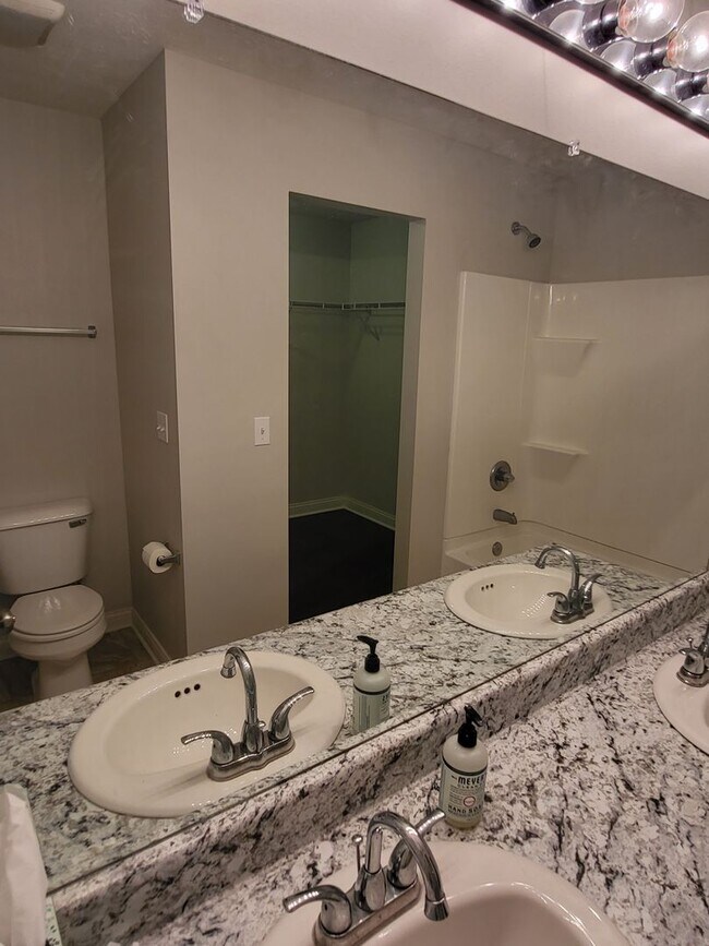 Building Photo - 3318 Lenehan Ln