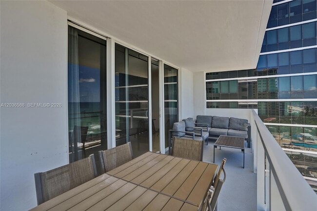 Building Photo - 2030 S Ocean Dr
