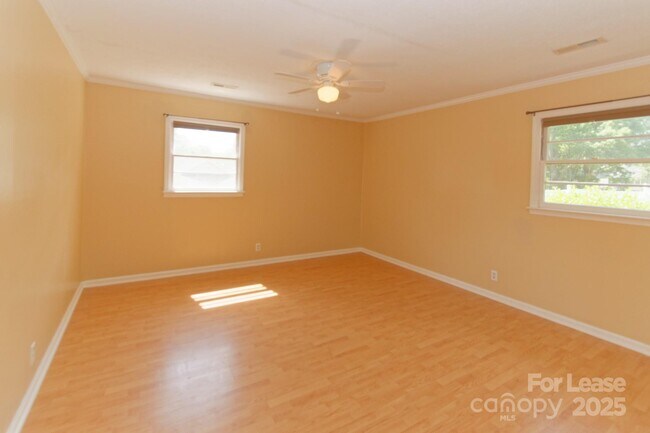 Building Photo - 416 W Pine St