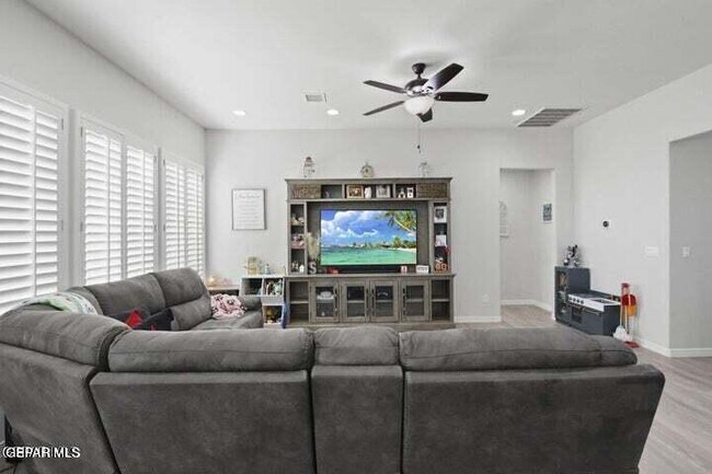 Building Photo - 905 Cottage Pl