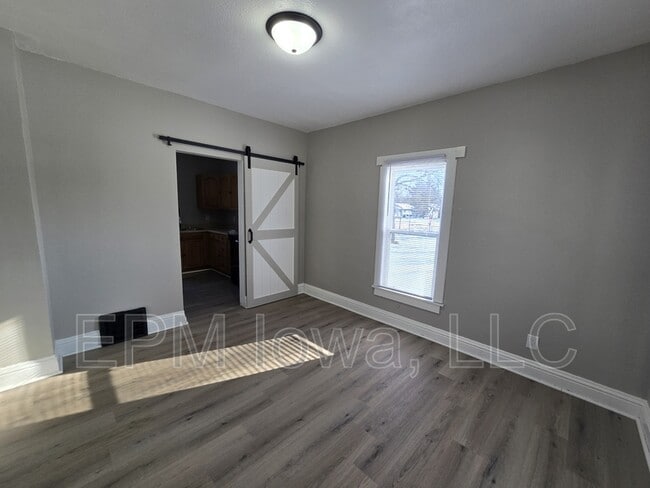 Building Photo - 827 Dawson St