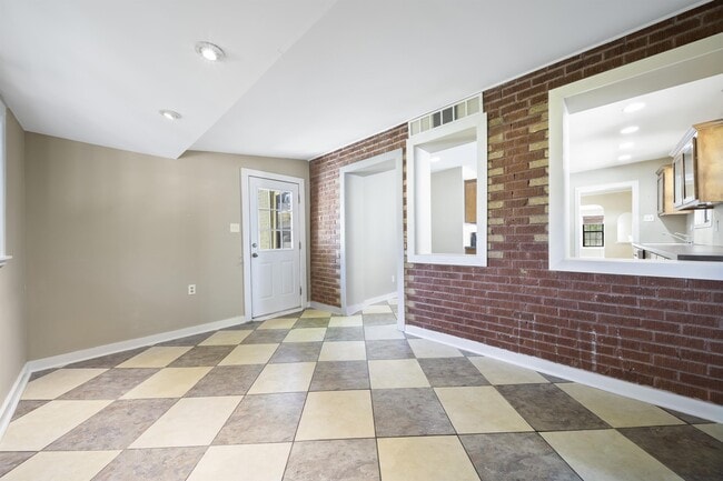 Building Photo - 1231 S Richmond Ave