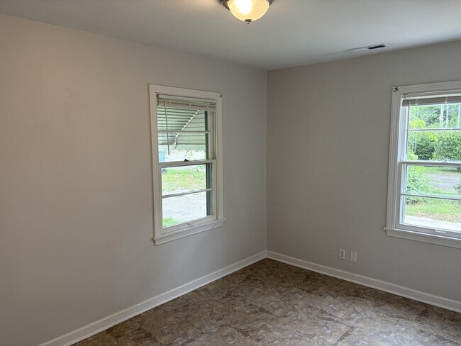 Building Photo - 2 Bed / 1 Bath House for Rent in Huntsville, AL 35805