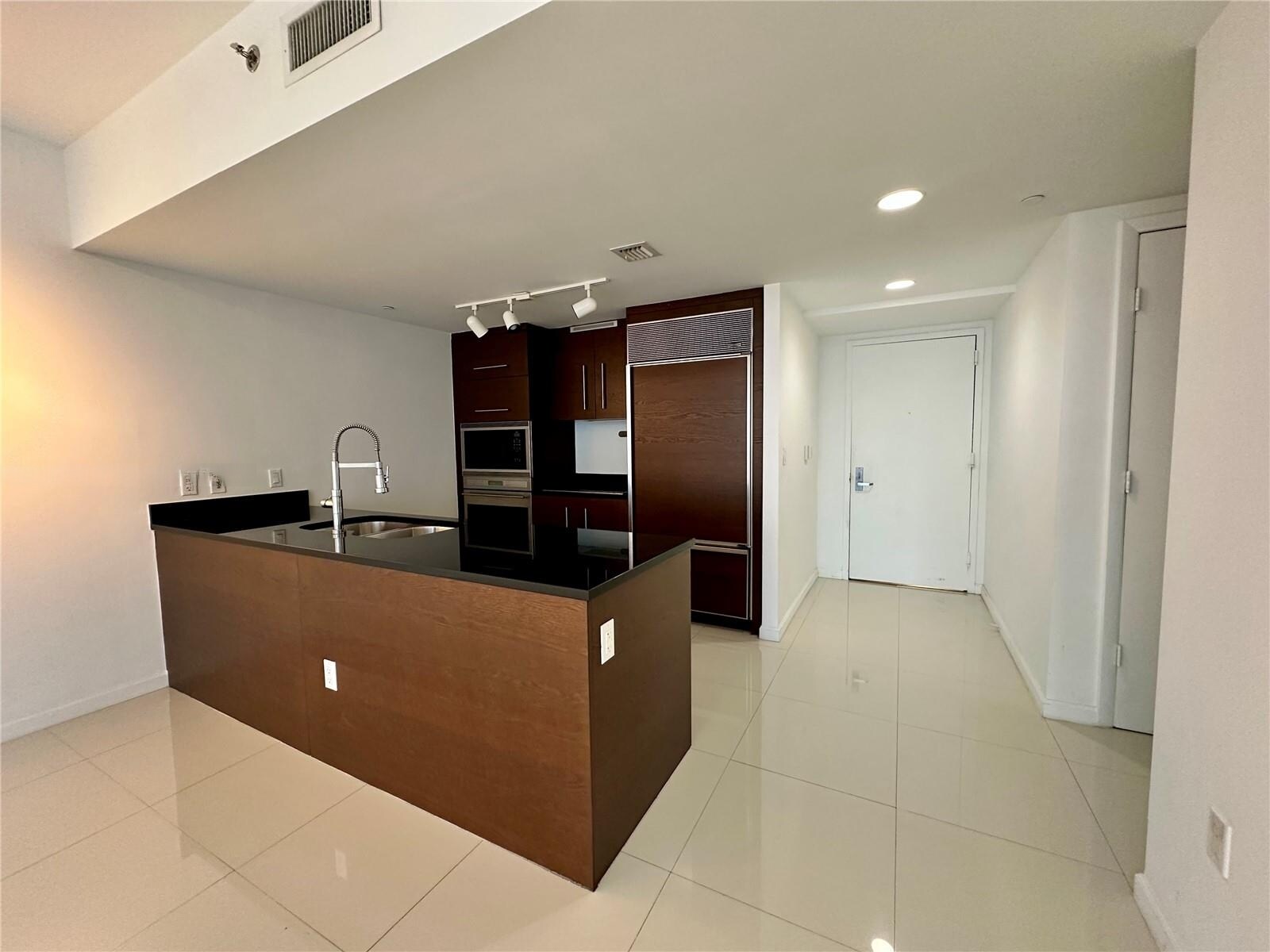 Building Photo - 475 Brickell Ave