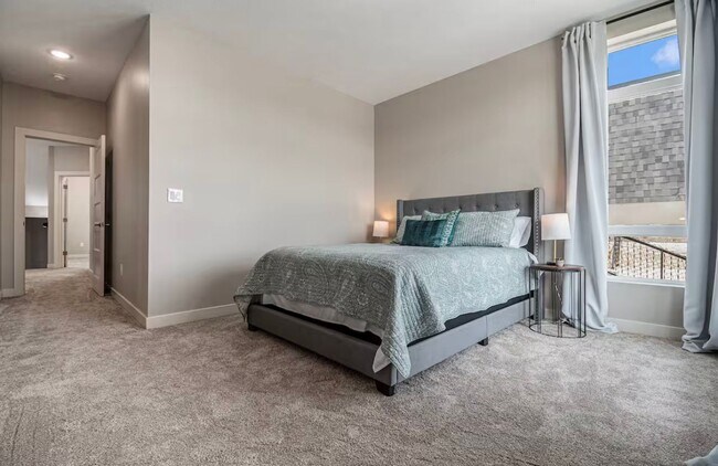 Building Photo - Fully Furnished 2 Master Suites | Luxe Tow...