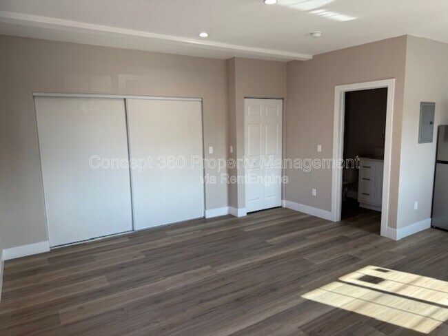 Building Photo - 318 E Heath Ln