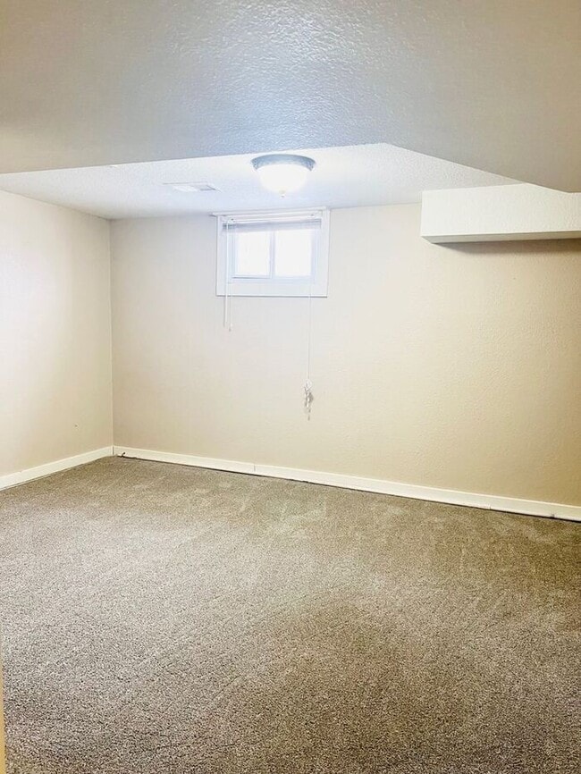 Building Photo - 4 bedroom, 2 Bath Duplex with 1 car detached garage Close to Downtown Greeley, CO