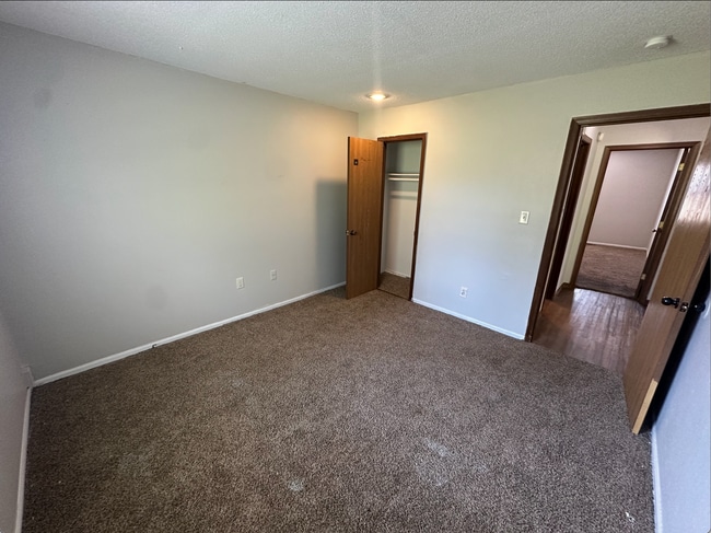 Building Photo - 827-827 N 89th Ct