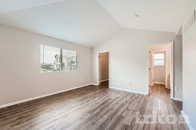 Building Photo - 10250 E 112th Way