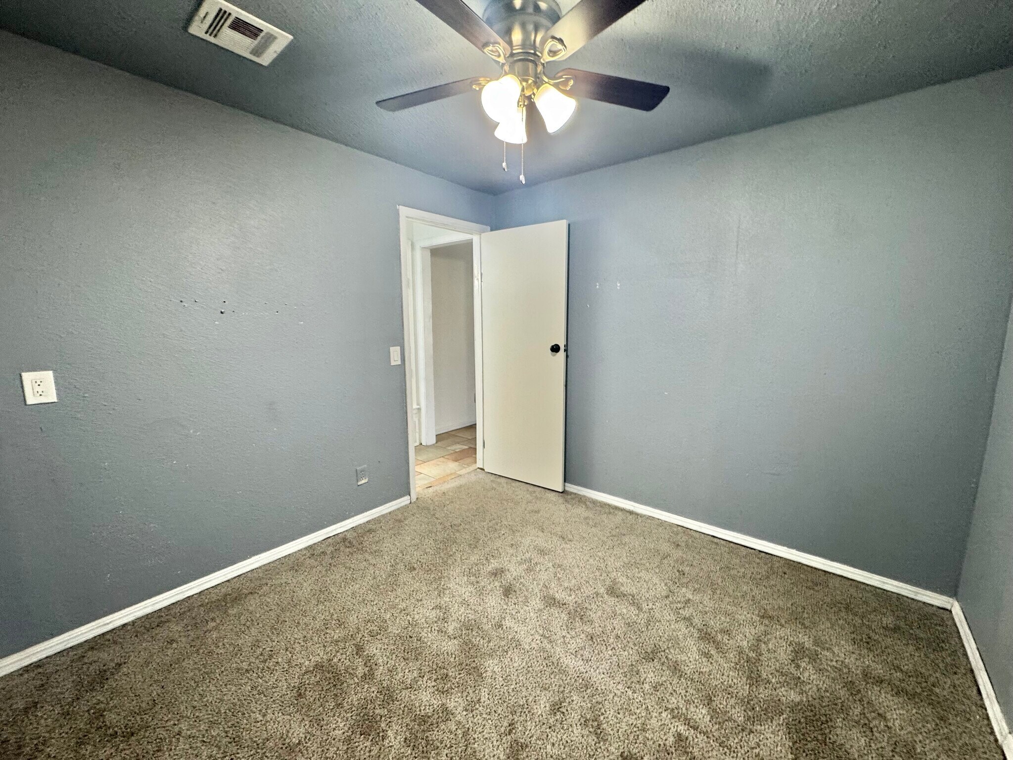 Building Photo - 4200 SE 54th St