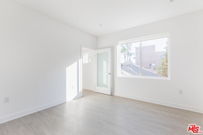Building Photo - 843 Wilcox Ave