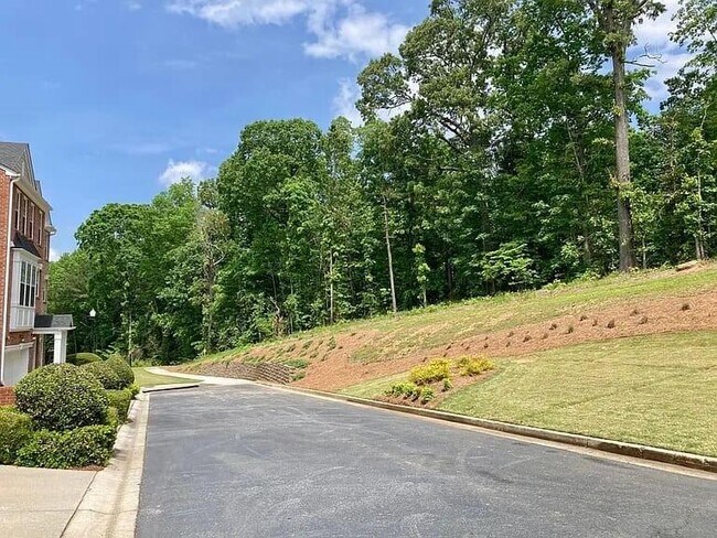 Building Photo - 4668 Creekside Villas Way