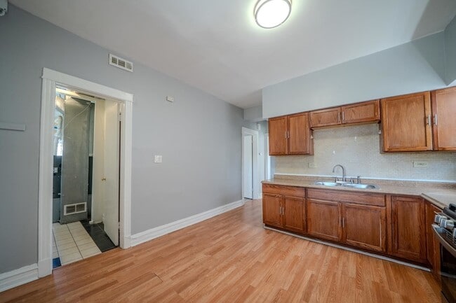 Building Photo - 7916 S Throop St