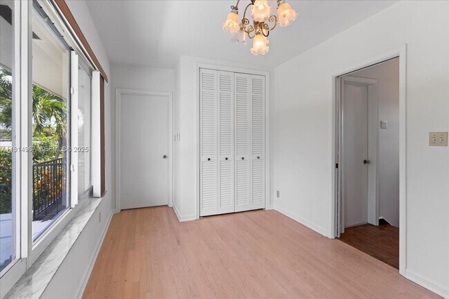 Building Photo - 1961 NE 188th St