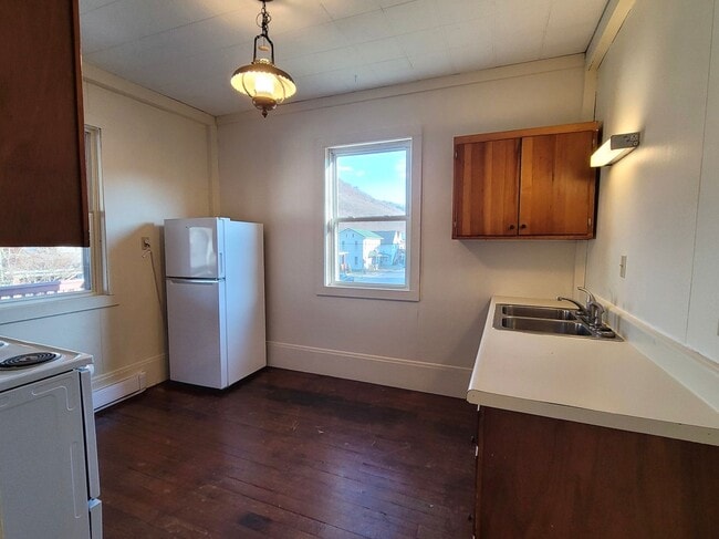 Building Photo - RR&amp;W101