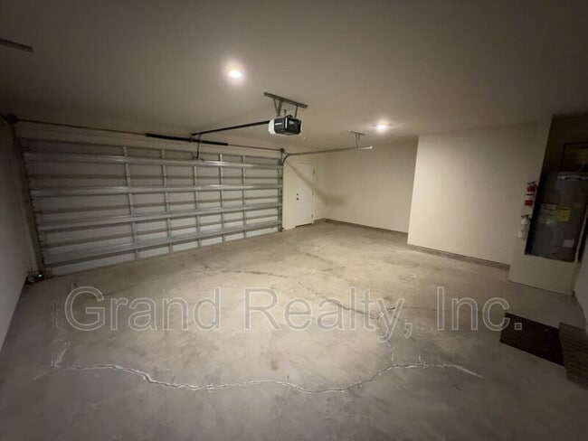 Building Photo - 4397 Village Oak Ln