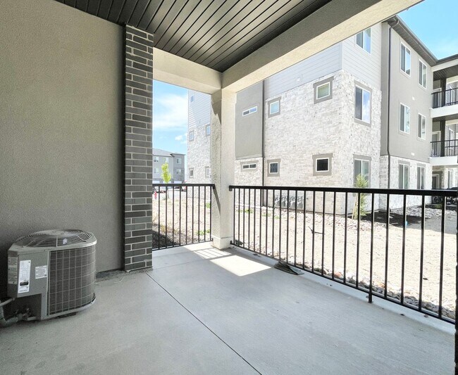 Building Photo - Spacious Condo Near Primary Children’s Hospital!