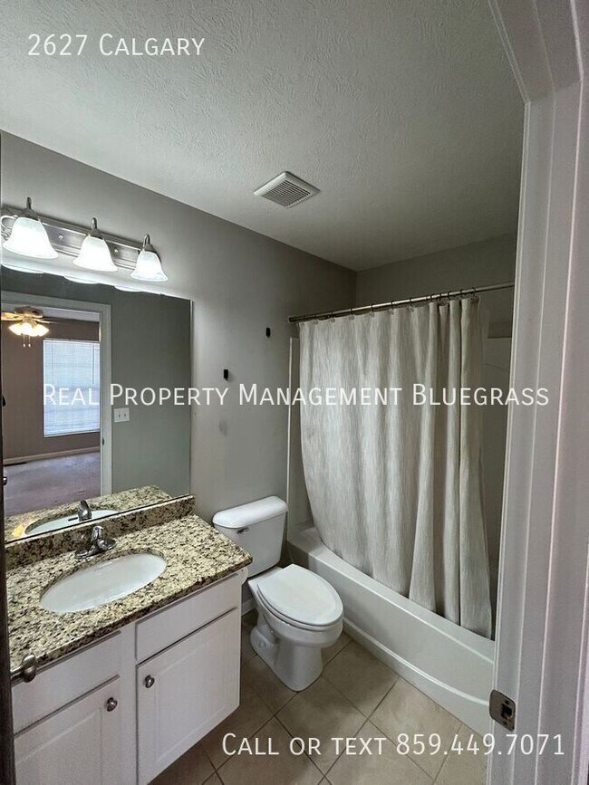 Building Photo - 2627 Calgary-