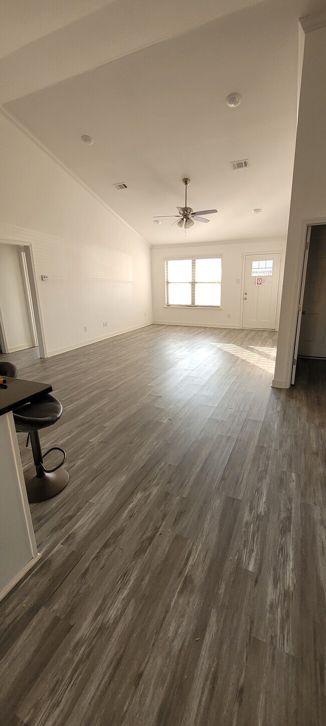 Building Photo - 45 Buena Vis Dr