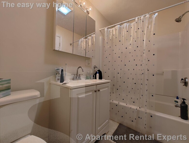 Building Photo - 1054 Cambridge St