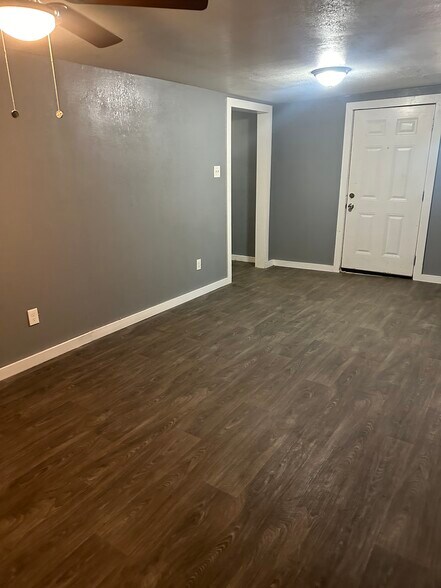 Building Photo - 311 Glamis Ave