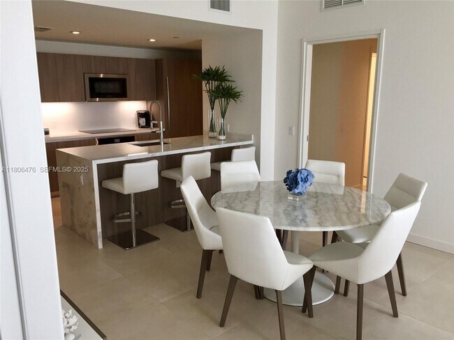 Building Photo - 401 N Birch Rd