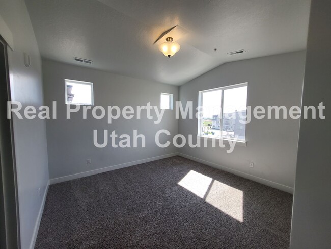 Building Photo - Small Pet Friendly Lehi Condo