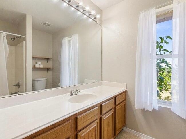 Building Photo - 100 Pinnacle Cir