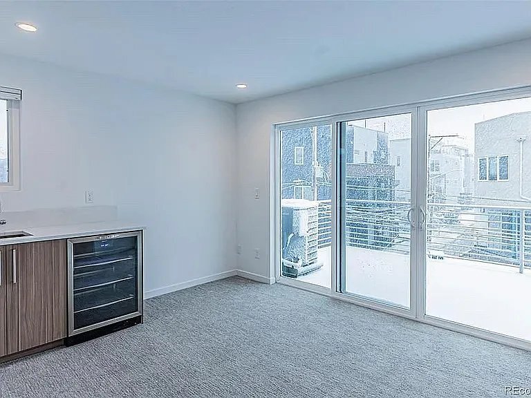 Building Photo - 1927 Grove St