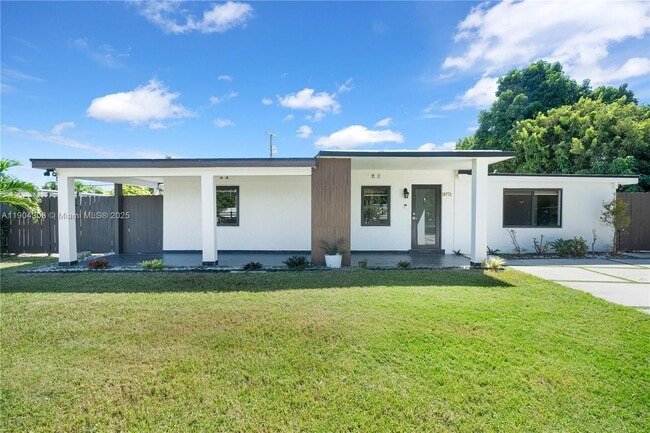 Building Photo - 14970 Leisure Dr