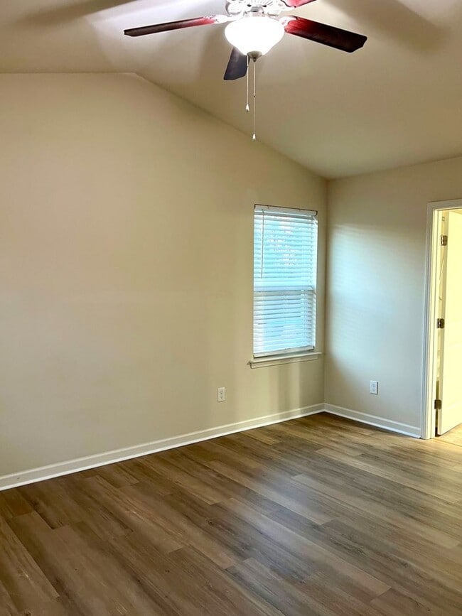 Building Photo - LAKE FOREST VILLAGE