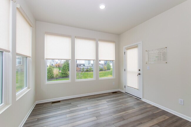 Building Photo - 717 Risdon Trail S