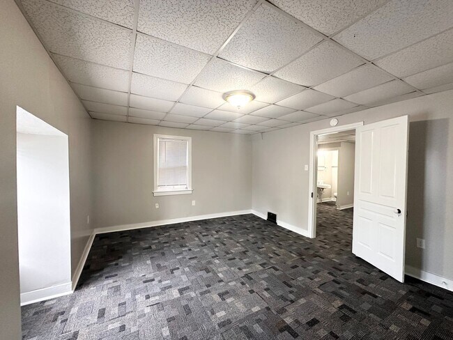 Building Photo - 638 W Philadelphia St