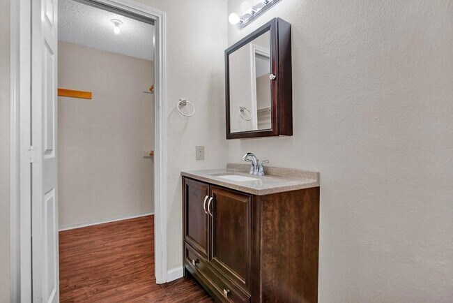 Building Photo - 1101 Cresswell Dr